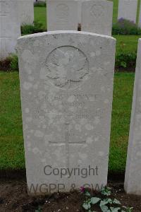 Etaples Military Cemetery - Wood, W